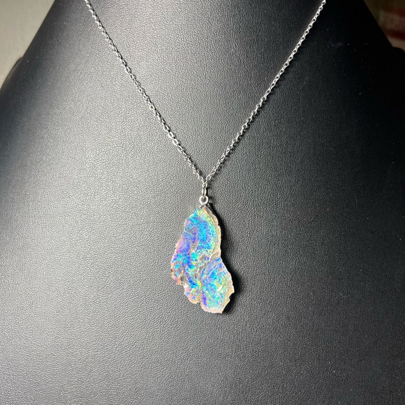 Jewelry - Iridescent Blue Pendant Necklace